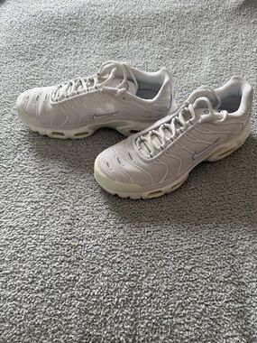 Nike White Air Max Plush Mesh Sneakers, NWOT